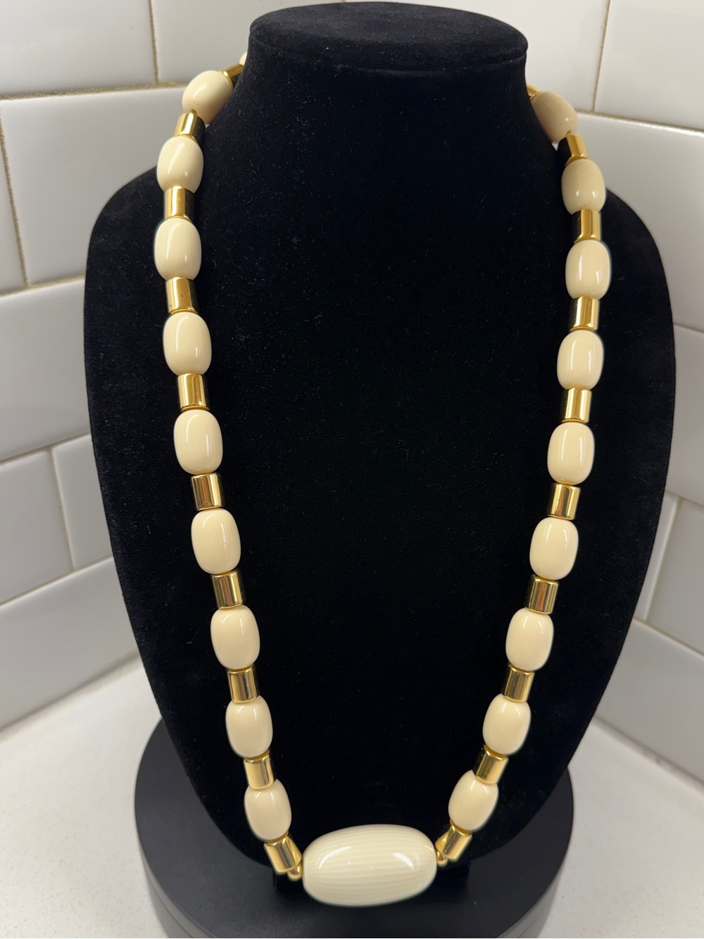 Vintage NAPIER Chunky Cream Lucite Gold Tone Beaded Statement Necklace